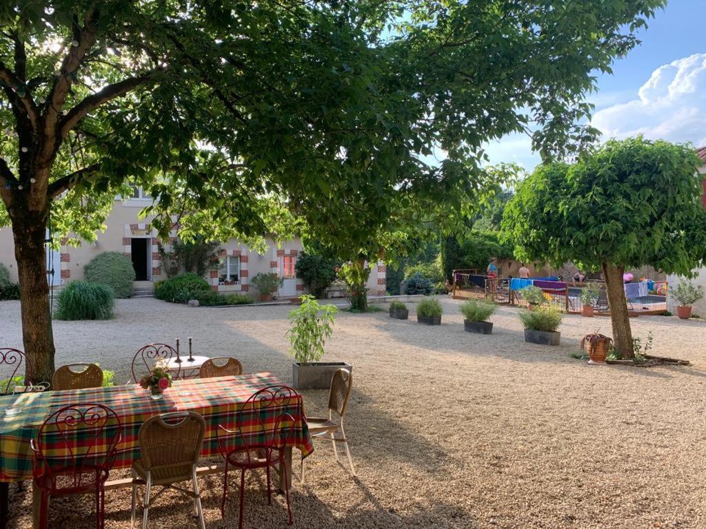 Chambres D'Hotes De La Pilatiere Persac Εξωτερικό φωτογραφία